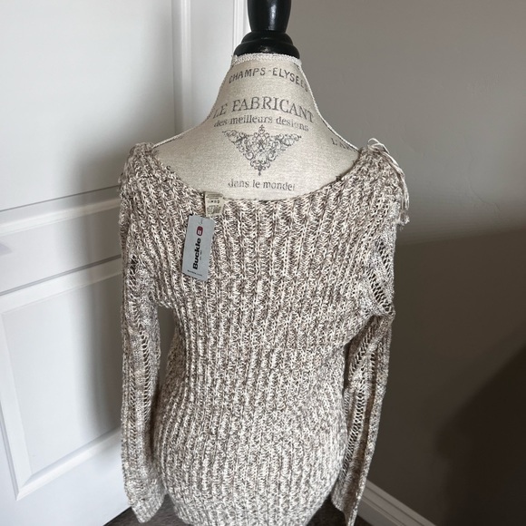 Cute sweater from buckle!! - Picture 5 of 9